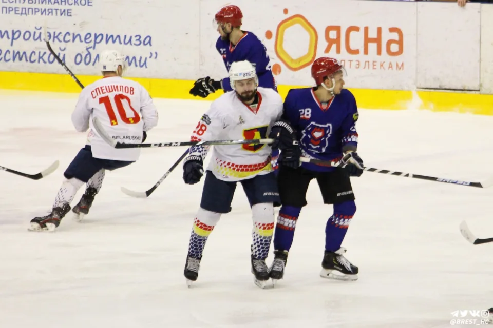 Хоккей Беларуси. "Юность" всухую обыграла "Брест"