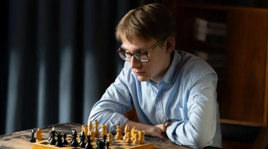 Лазавик проиграл Карлсену в финале Esports World Cup и взял серебро