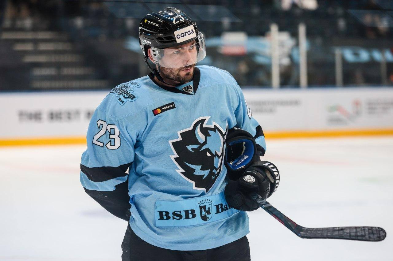 Хоккей. КХЛ. Брэндон Козун, забросив в седьмом матче подряд, обновил собственный рекорд в "Динамо Минск"