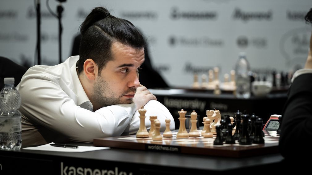 Непомнящий, Артемьев и Есипенко вышли в полуфинал шахматного турнира серии "Тур чемпионов"